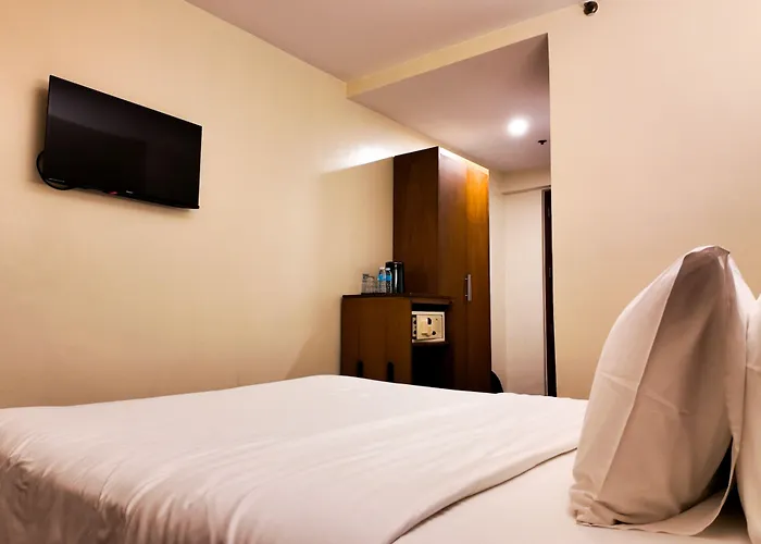 Pearl Lane Hotel 2*